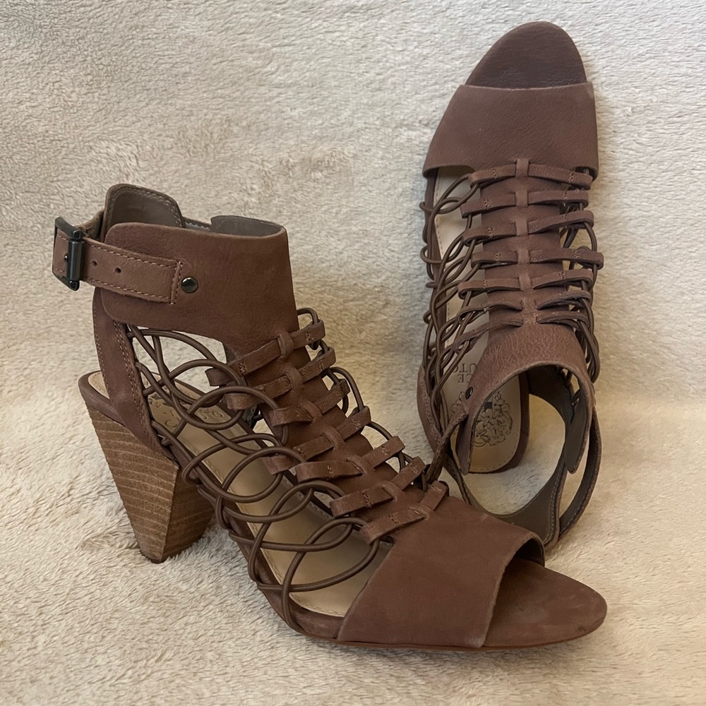 EUC Vince Camuto “Evel” Gladiator Sandal